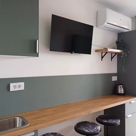 Code3 Srebrno Jezero アパート *