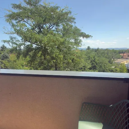 Code3 Srebrno Jezero アパート *